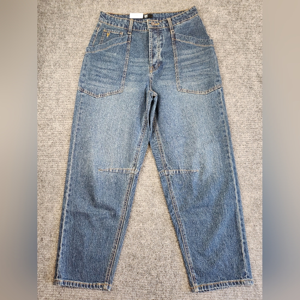 Frye Barrel Jeans Womens Sz 2 Button Fly 5-Pockets Dark/Medium Wash Outdoor NWT - Picture 1 of 16